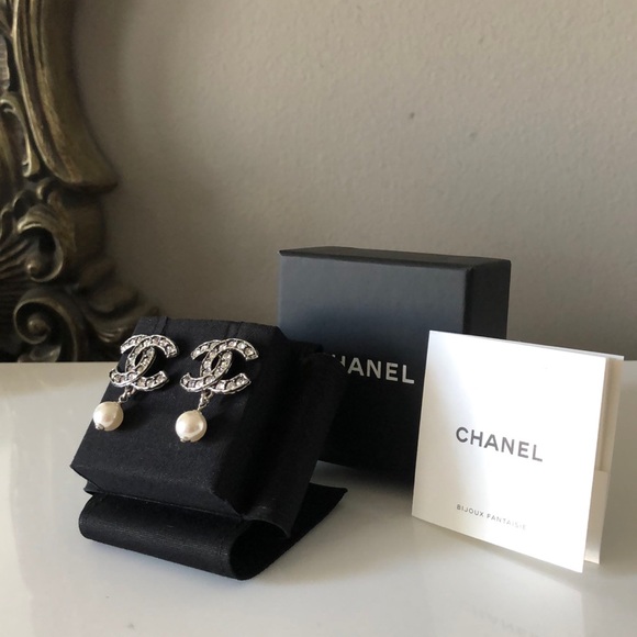 NEW Classic Chanel CC earrings with crystals and pearls - Picture 5 of 11
